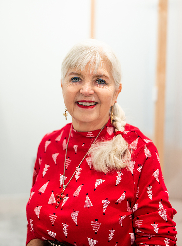 Portrait of Dr. Vivian Allen, board-certified ophthalmologist.